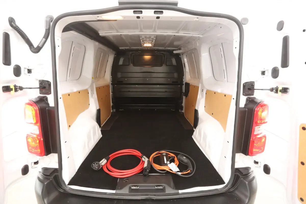 Worker L2H1 50 kWh | Snelladen | SOH 99% | Airco | Cruise | Carplay | 3 Zits | Parkeersens.