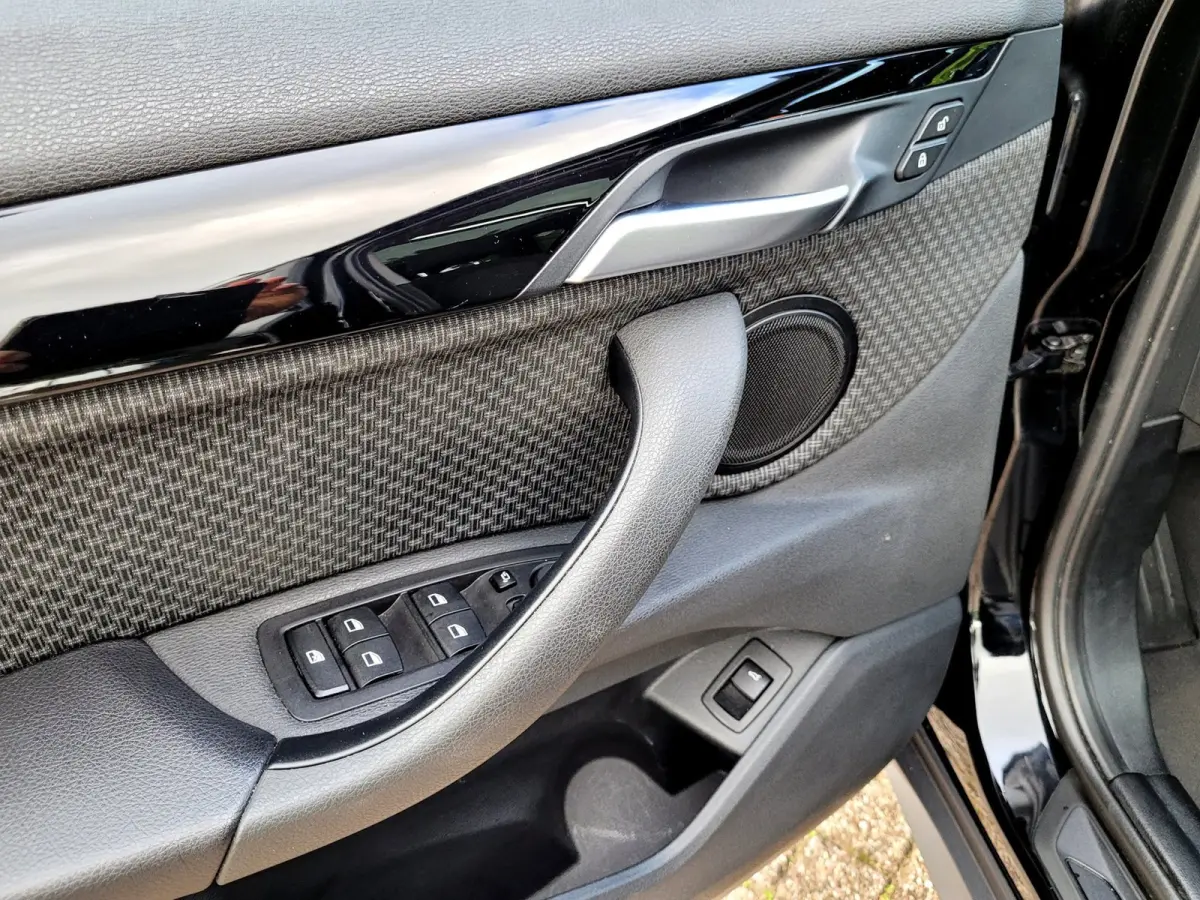 SDrive18i Panorama, Camera, All-season (Pirelli), M-grille, 18"
