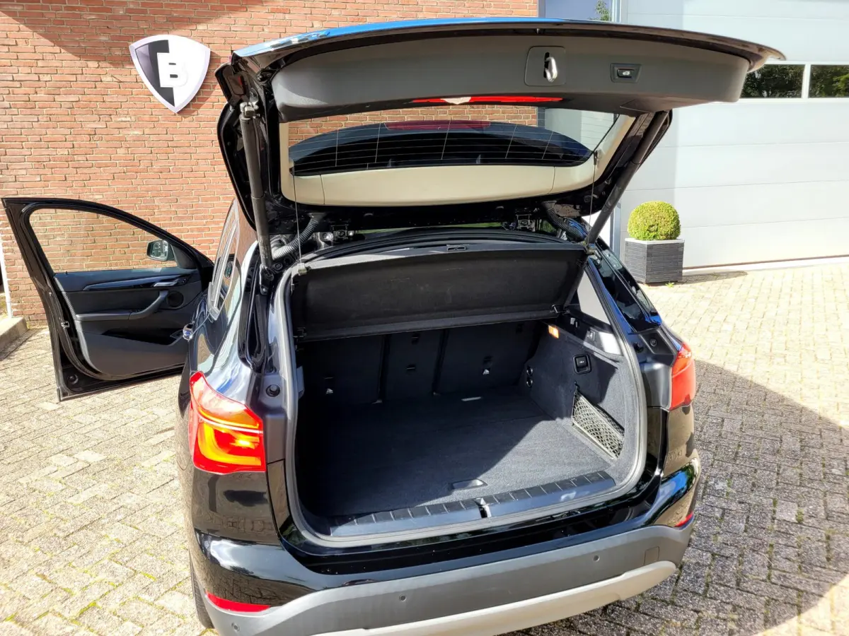 SDrive18i Panorama, Camera, All-season (Pirelli), M-grille, 18"