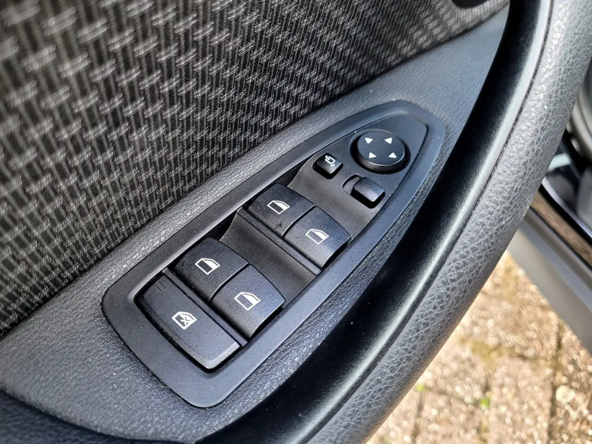SDrive18i Panorama, Camera, All-season (Pirelli), M-grille, 18"