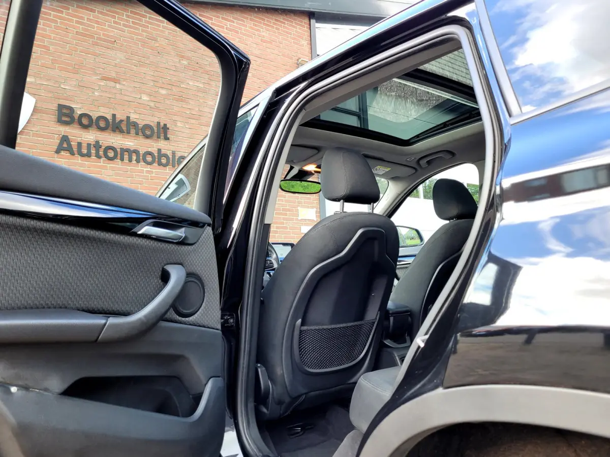 SDrive18i Panorama, Camera, All-season (Pirelli), M-grille, 18"
