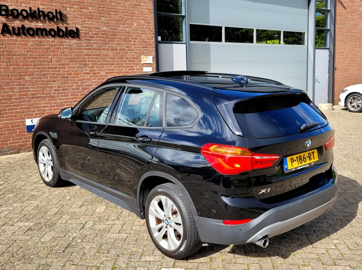 SDrive18i Panorama, Camera, All-season (Pirelli), M-grille, 18"
