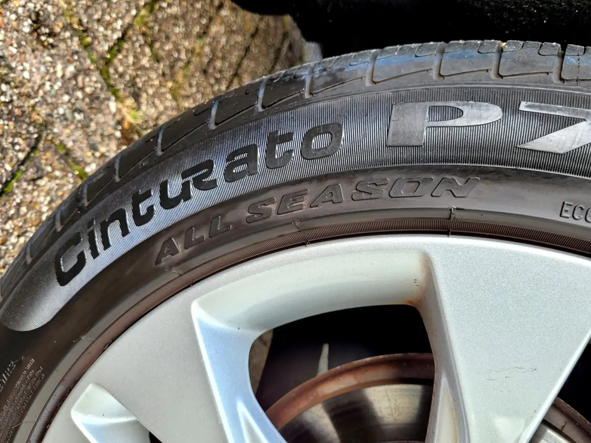 SDrive18i Panorama, Camera, All-season (Pirelli), M-grille, 18"