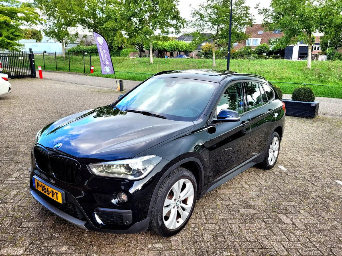 SDrive18i Panorama, Camera, All-season (Pirelli), M-grille, 18"