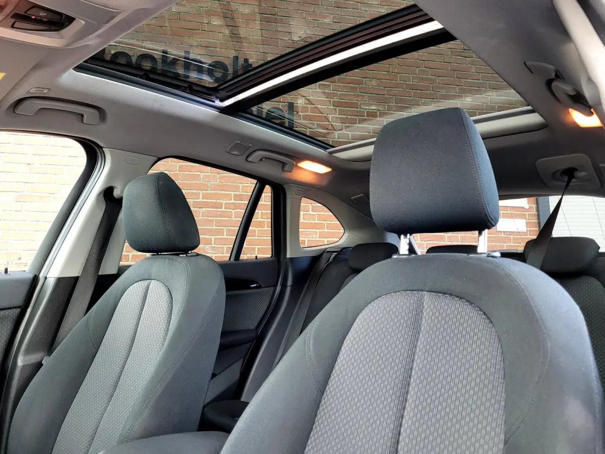 SDrive18i Panorama, Camera, All-season (Pirelli), M-grille, 18"