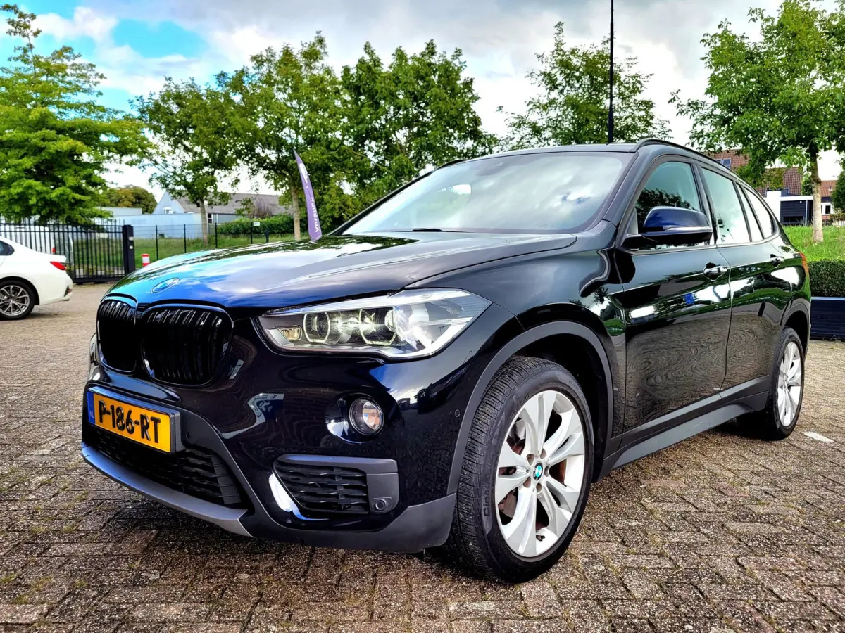 SDrive18i Panorama, Camera, All-season (Pirelli), M-grille, 18"