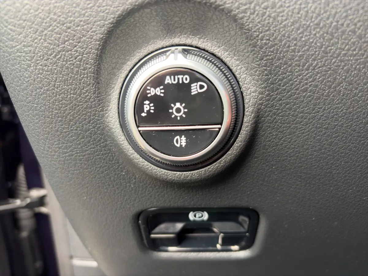 180 Business Line | Camera | Carplay | Adaptive cruise controle | Dodehoek detectie | Full LED | Stoelverwarming | Digitaal cockpit | Navigatie | 1e eigenaar