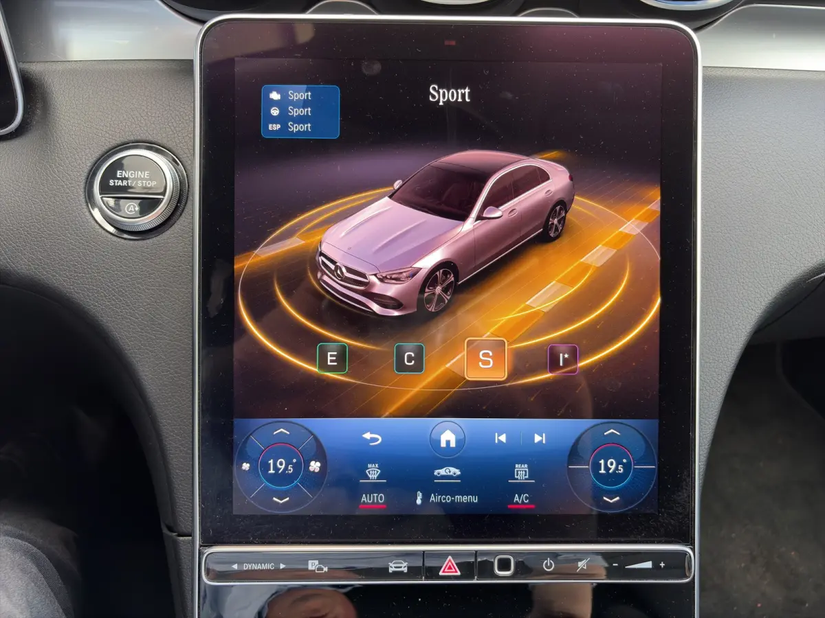 180 Business Line | Camera | Carplay | Adaptive cruise controle | Dodehoek detectie | Full LED | Stoelverwarming | Digitaal cockpit | Navigatie | 1e eigenaar