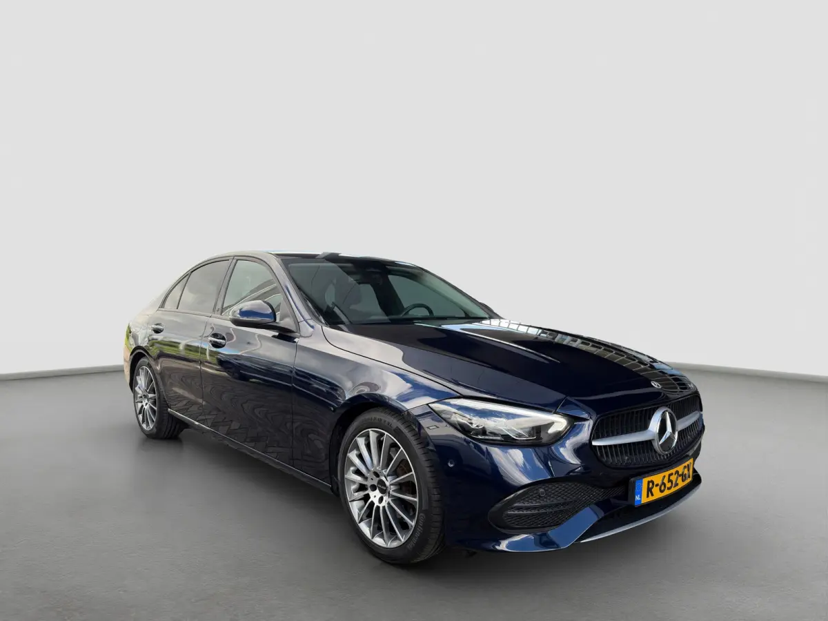 180 Business Line | Camera | Carplay | Adaptive cruise controle | Dodehoek detectie | Full LED | Stoelverwarming | Digitaal cockpit | Navigatie | 1e eigenaar