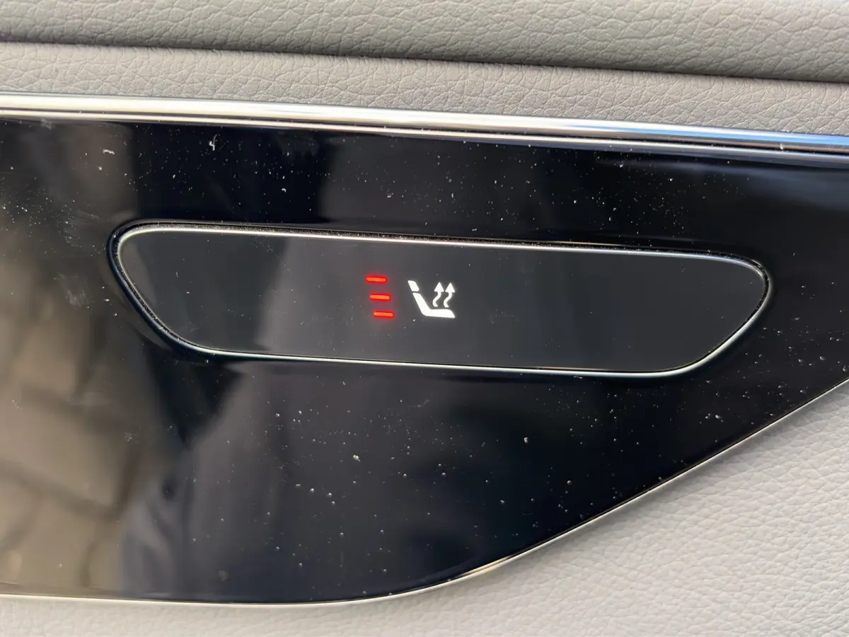 180 Business Line | Camera | Carplay | Adaptive cruise controle | Dodehoek detectie | Full LED | Stoelverwarming | Digitaal cockpit | Navigatie | 1e eigenaar