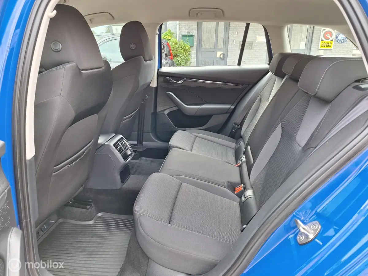 1.0 TSI AMBITION • Cruise control •