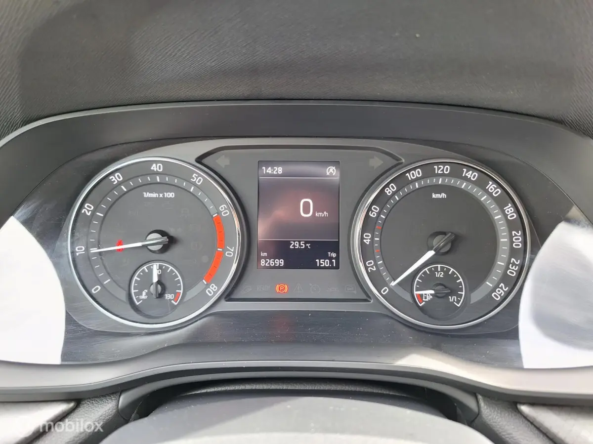 1.0 TSI AMBITION • Cruise control •