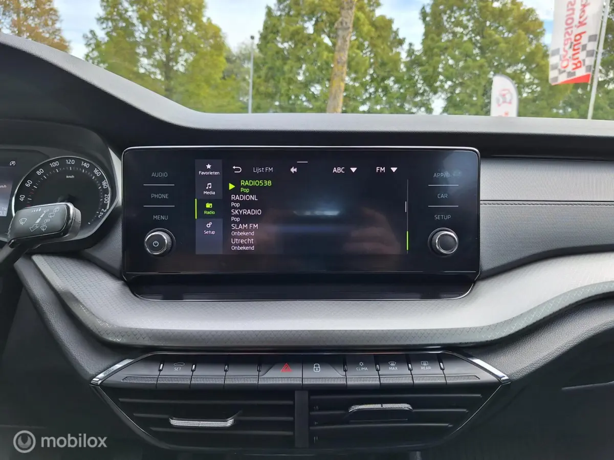 1.0 TSI AMBITION • Cruise control •