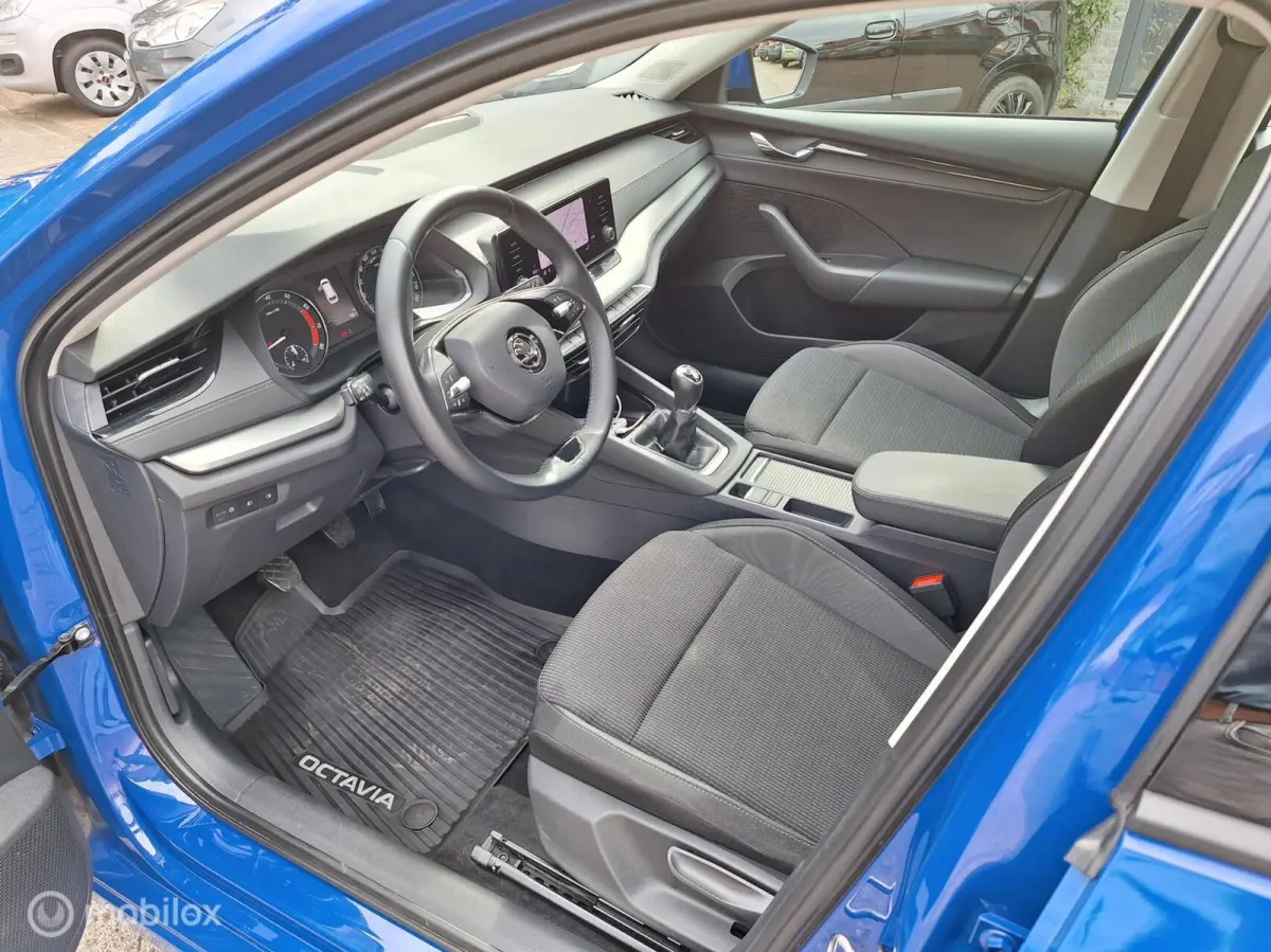 1.0 TSI AMBITION • Cruise control •