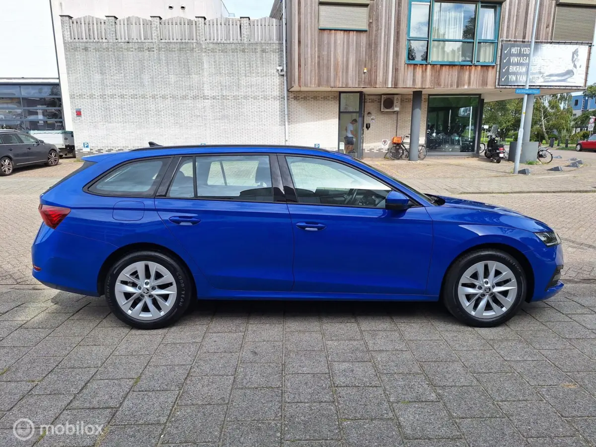 1.0 TSI AMBITION • Cruise control •