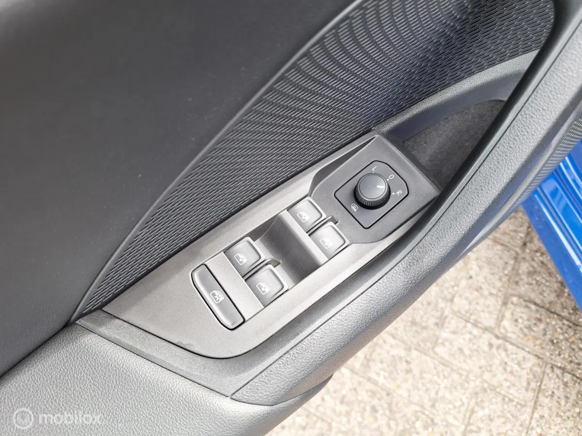 1.0 TSI AMBITION • Cruise control •