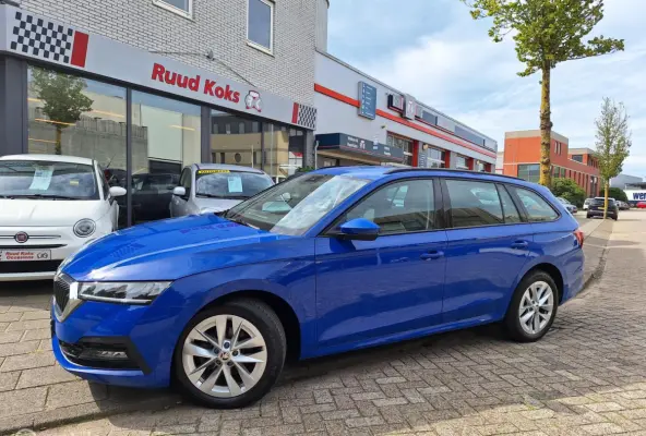 1.0 TSI AMBITION • Cruise control •