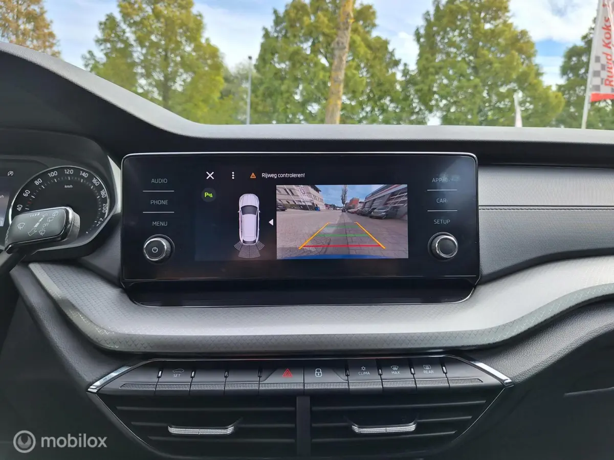 1.0 TSI AMBITION • Cruise control •