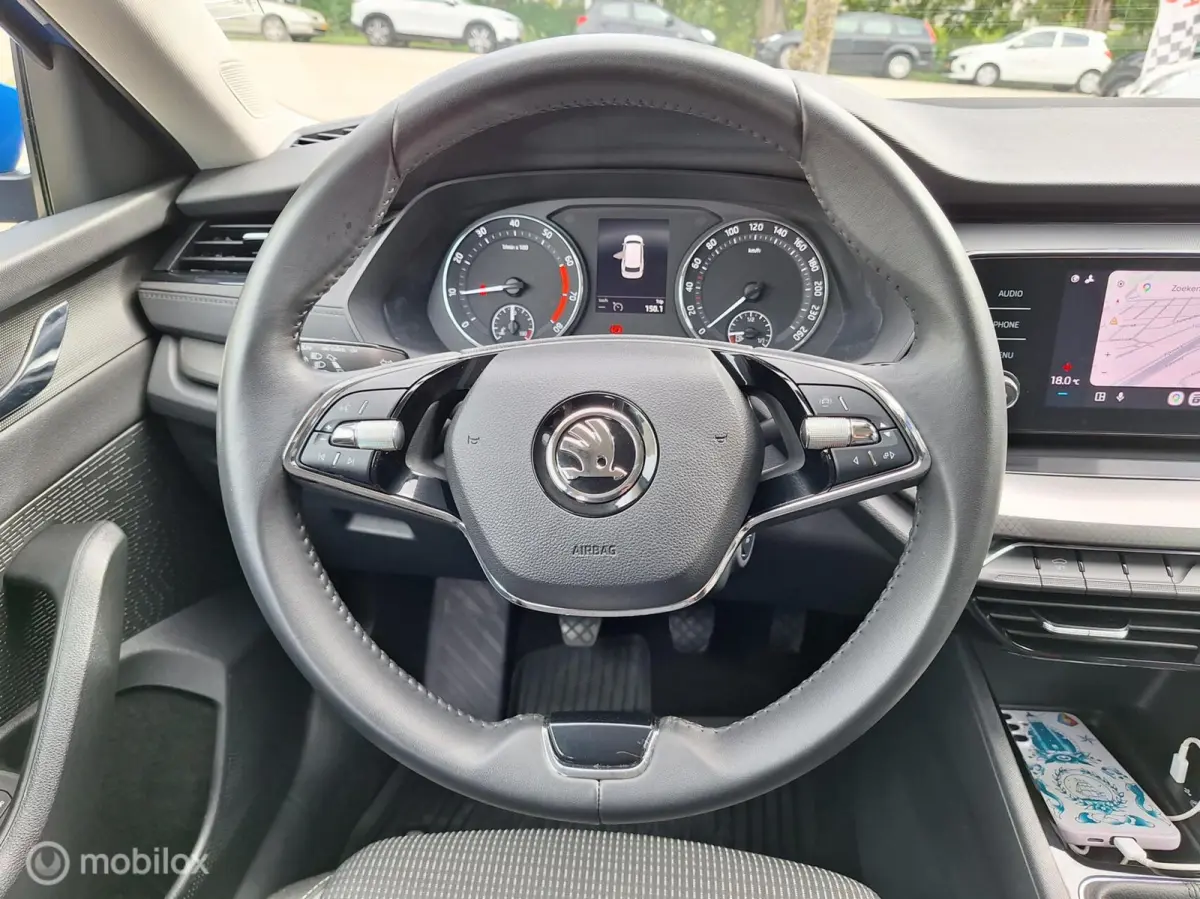 1.0 TSI AMBITION • Cruise control •