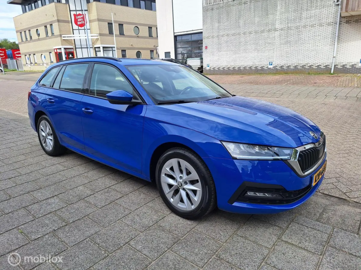 1.0 TSI AMBITION • Cruise control •