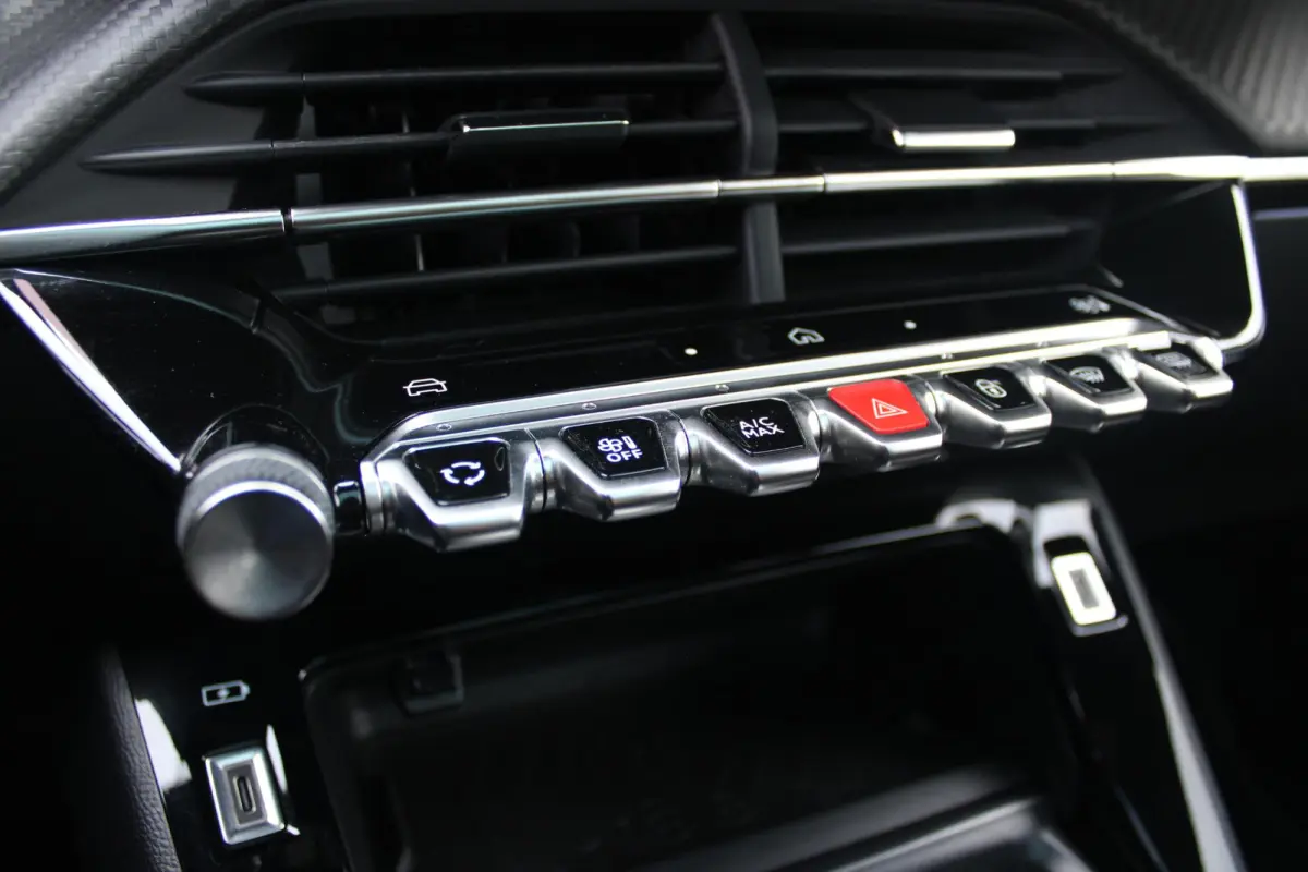 1.2 Hybrid 145PK AUTOMAAT GT | PANORAMA DAK | ADAPTIVE CRUISE CONTROL | KEYLESS ENTRY/START | LICHTMETALEN VELGEN 17" | ACHTERUITRIJ CAMERA | FULL LED KOPLAMPEN | PARKEERSENSOREN VOOR + ACHT