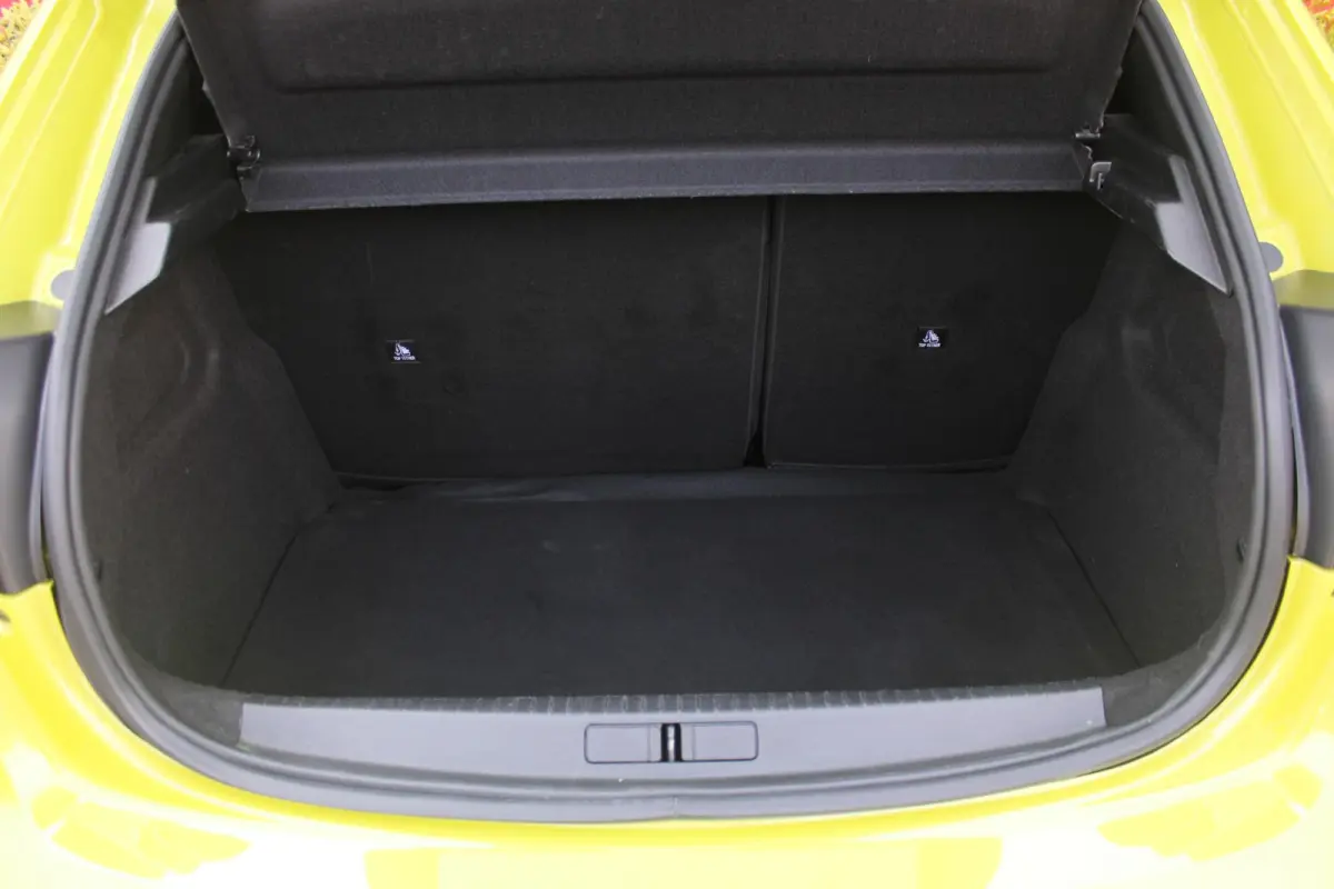 1.2 Hybrid 145PK AUTOMAAT GT | PANORAMA DAK | ADAPTIVE CRUISE CONTROL | KEYLESS ENTRY/START | LICHTMETALEN VELGEN 17" | ACHTERUITRIJ CAMERA | FULL LED KOPLAMPEN | PARKEERSENSOREN VOOR + ACHT