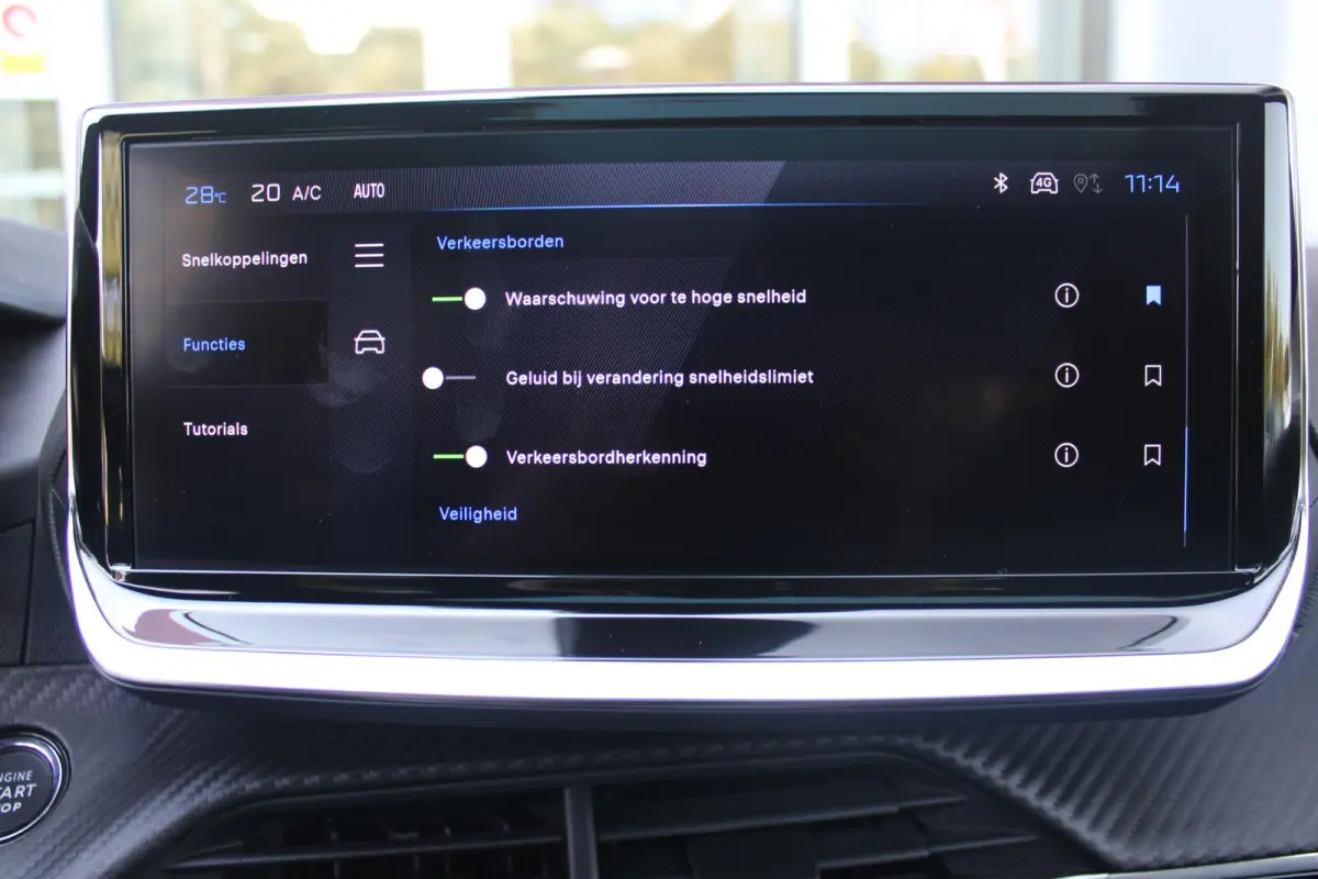 1.2 Hybrid 145PK AUTOMAAT GT | PANORAMA DAK | ADAPTIVE CRUISE CONTROL | KEYLESS ENTRY/START | LICHTMETALEN VELGEN 17" | ACHTERUITRIJ CAMERA | FULL LED KOPLAMPEN | PARKEERSENSOREN VOOR + ACHT