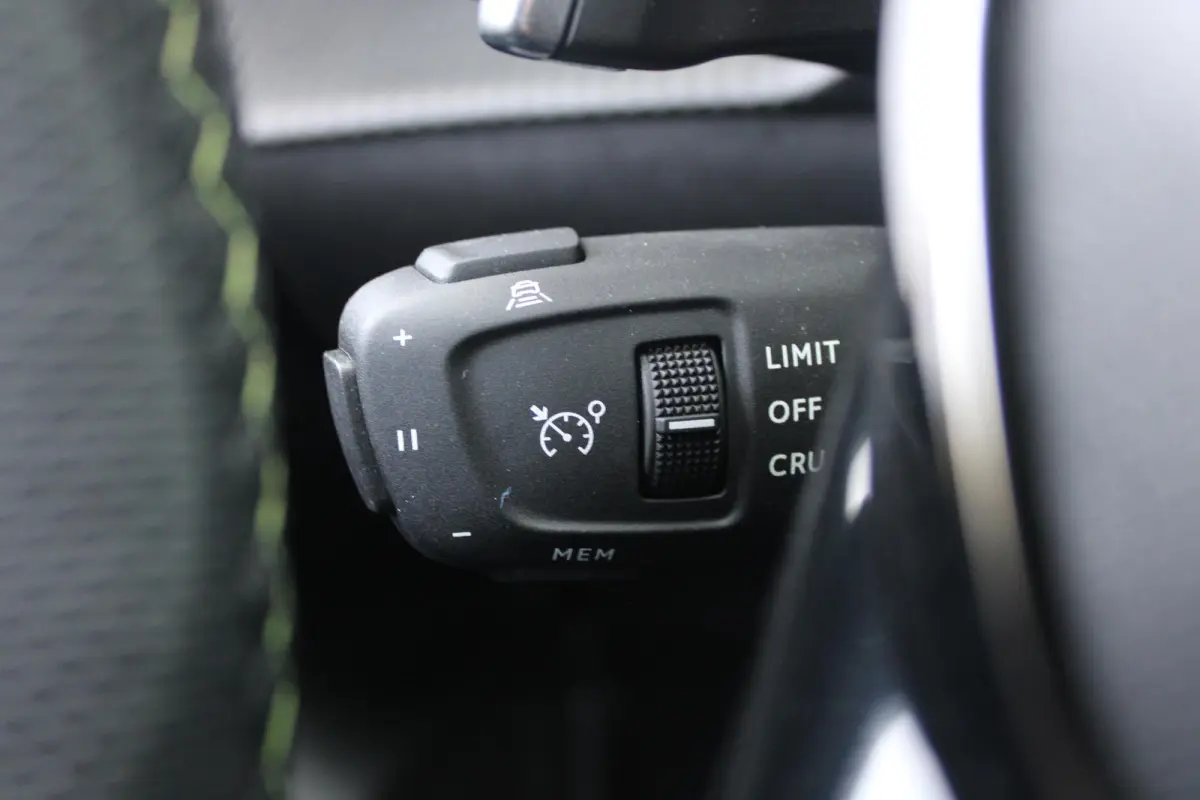 1.2 Hybrid 145PK AUTOMAAT GT | PANORAMA DAK | ADAPTIVE CRUISE CONTROL | KEYLESS ENTRY/START | LICHTMETALEN VELGEN 17" | ACHTERUITRIJ CAMERA | FULL LED KOPLAMPEN | PARKEERSENSOREN VOOR + ACHT