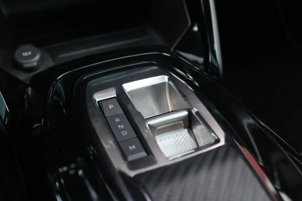 1.2 Hybrid 145PK AUTOMAAT GT | PANORAMA DAK | ADAPTIVE CRUISE CONTROL | KEYLESS ENTRY/START | LICHTMETALEN VELGEN 17" | ACHTERUITRIJ CAMERA | FULL LED KOPLAMPEN | PARKEERSENSOREN VOOR + ACHT