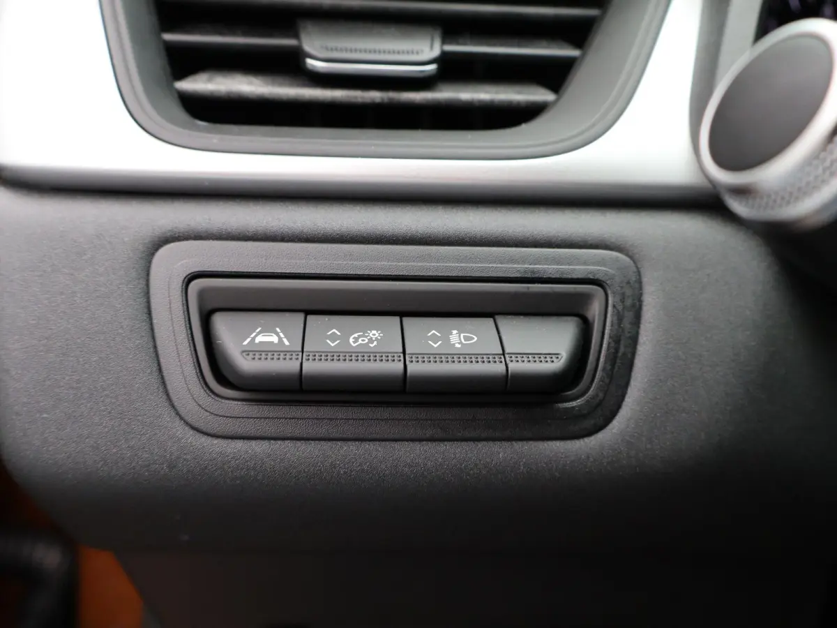 TCe 140 EDC GPF Zen | AUTOMAAT | Navigatie |
