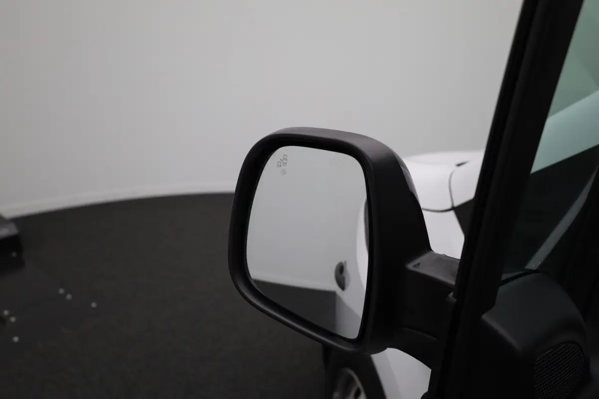 1.5 BlueHDi 100 S&S L1 Trekhaak | Houten Laadvloer | Camera | Navigatie | Carplay | Cruise | Airco | All-Season | Achteruit rijcamera | Airco | Apple Carplay/Android Auto|telefoonintegratie 