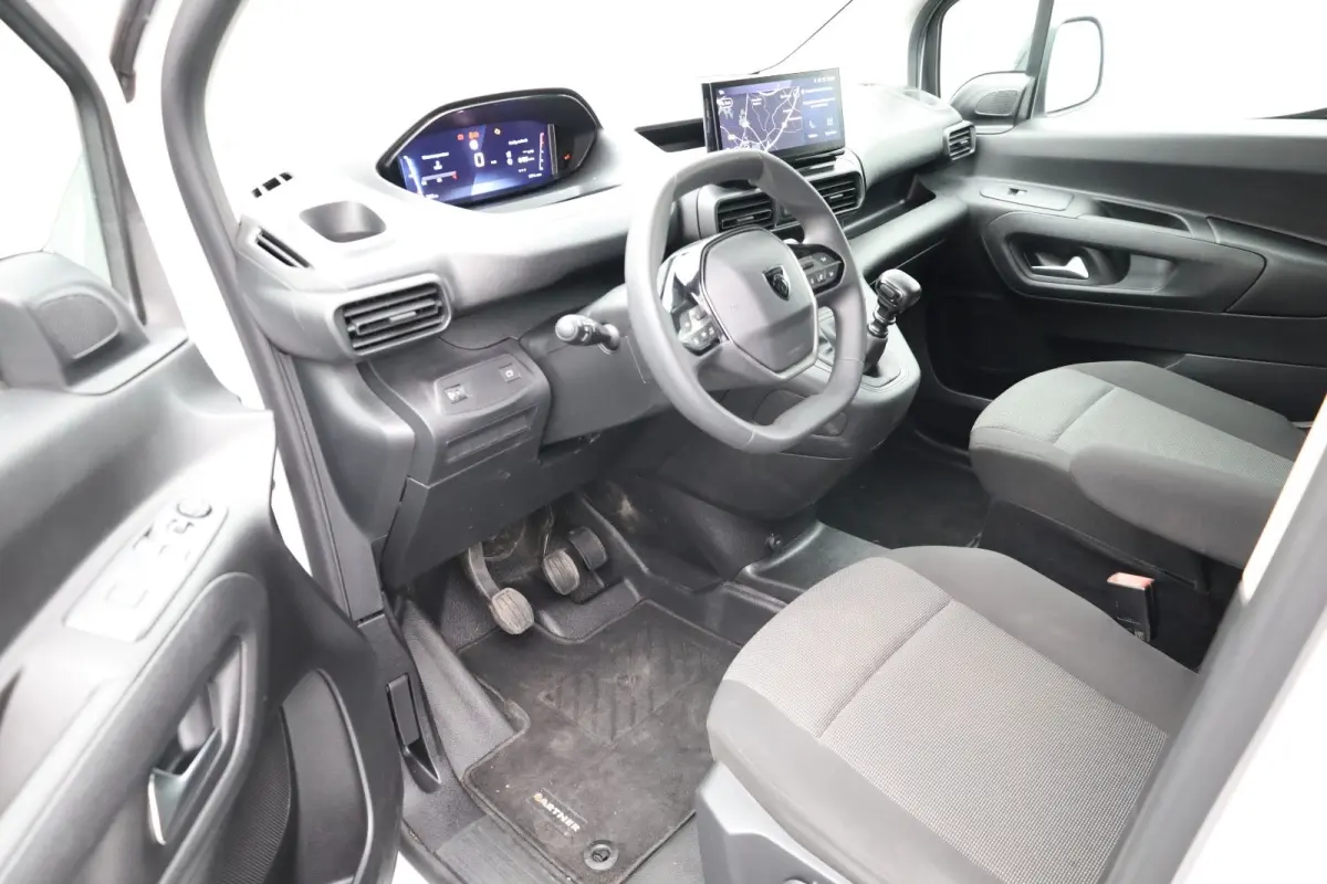 1.5 BlueHDi 100 S&S L1 Trekhaak | Houten Laadvloer | Camera | Navigatie | Carplay | Cruise | Airco | All-Season | Achteruit rijcamera | Airco | Apple Carplay/Android Auto|telefoonintegratie 