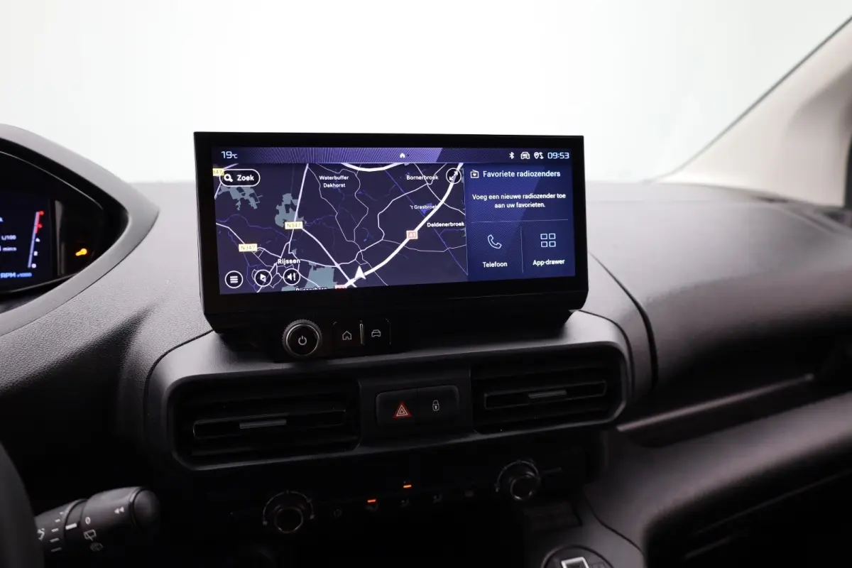 1.5 BlueHDi 100 S&S L1 Trekhaak | Houten Laadvloer | Camera | Navigatie | Carplay | Cruise | Airco | All-Season | Achteruit rijcamera | Airco | Apple Carplay/Android Auto|telefoonintegratie 
