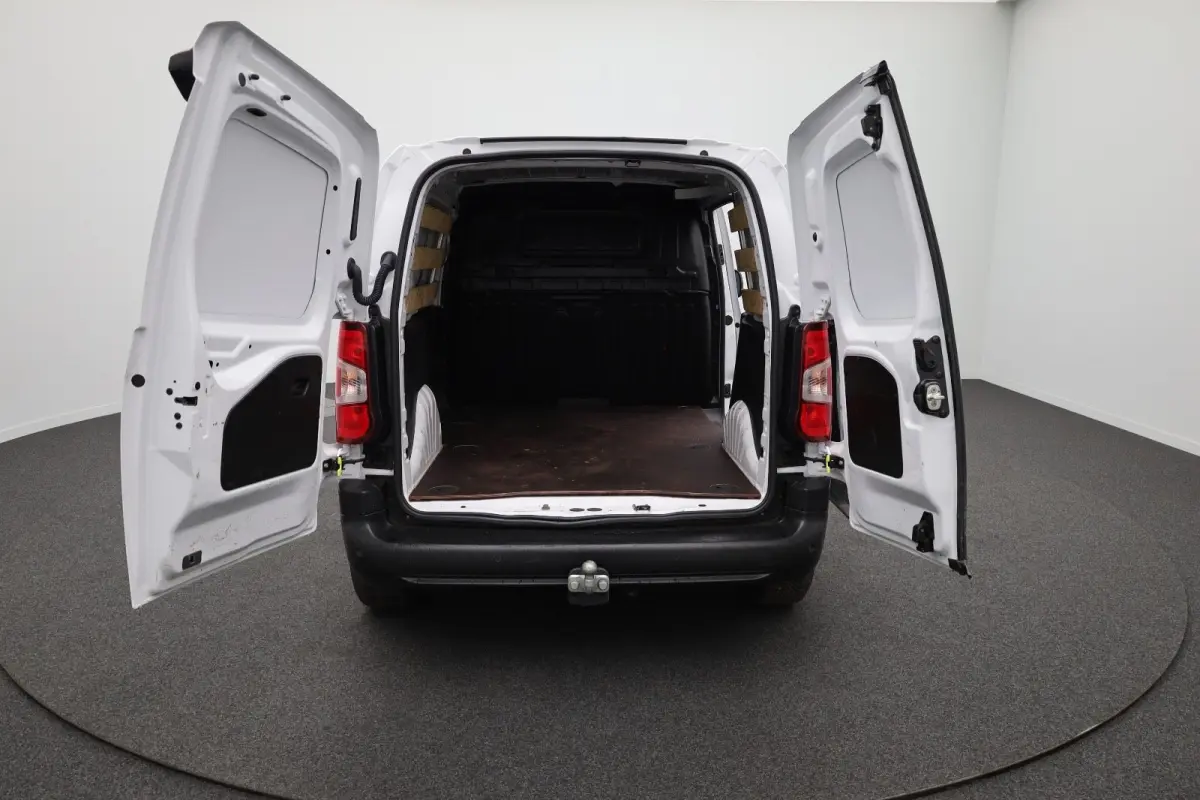 1.5 BlueHDi 100 S&S L1 Trekhaak | Houten Laadvloer | Camera | Navigatie | Carplay | Cruise | Airco | All-Season | Achteruit rijcamera | Airco | Apple Carplay/Android Auto|telefoonintegratie 