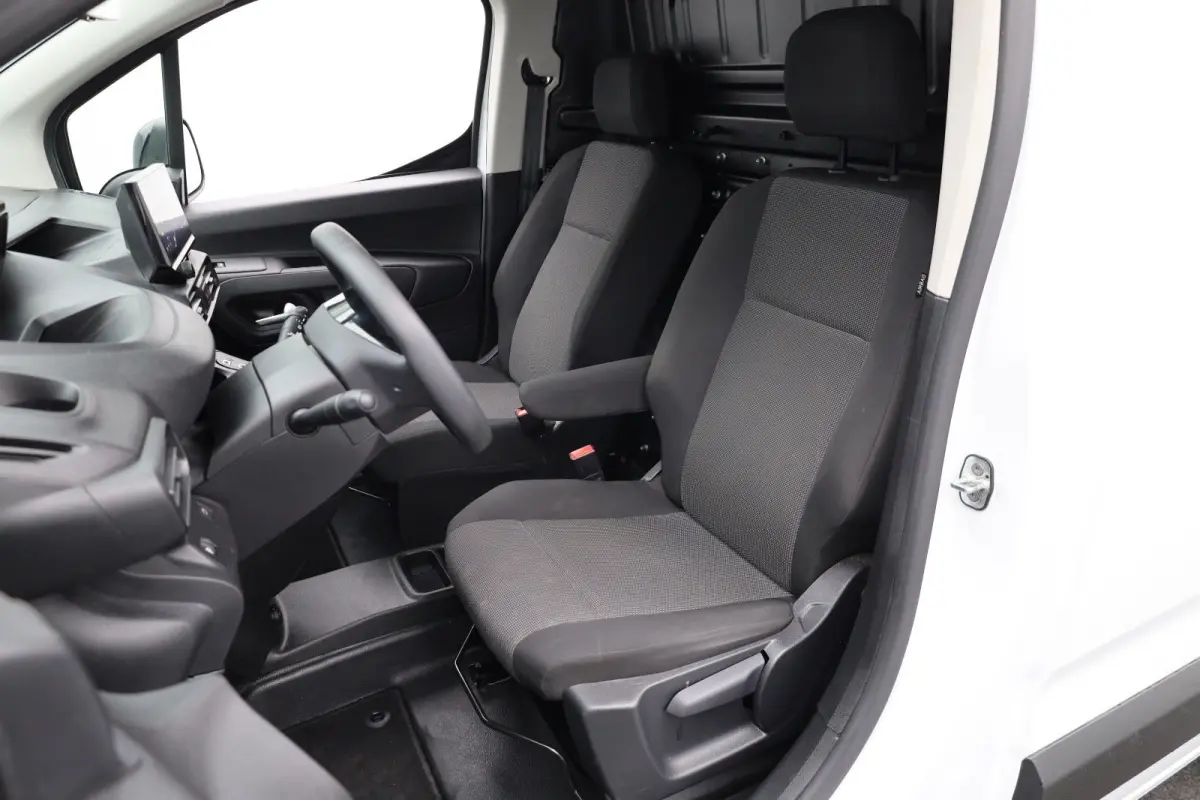 1.5 BlueHDi 100 S&S L1 Trekhaak | Houten Laadvloer | Camera | Navigatie | Carplay | Cruise | Airco | All-Season | Achteruit rijcamera | Airco | Apple Carplay/Android Auto|telefoonintegratie 
