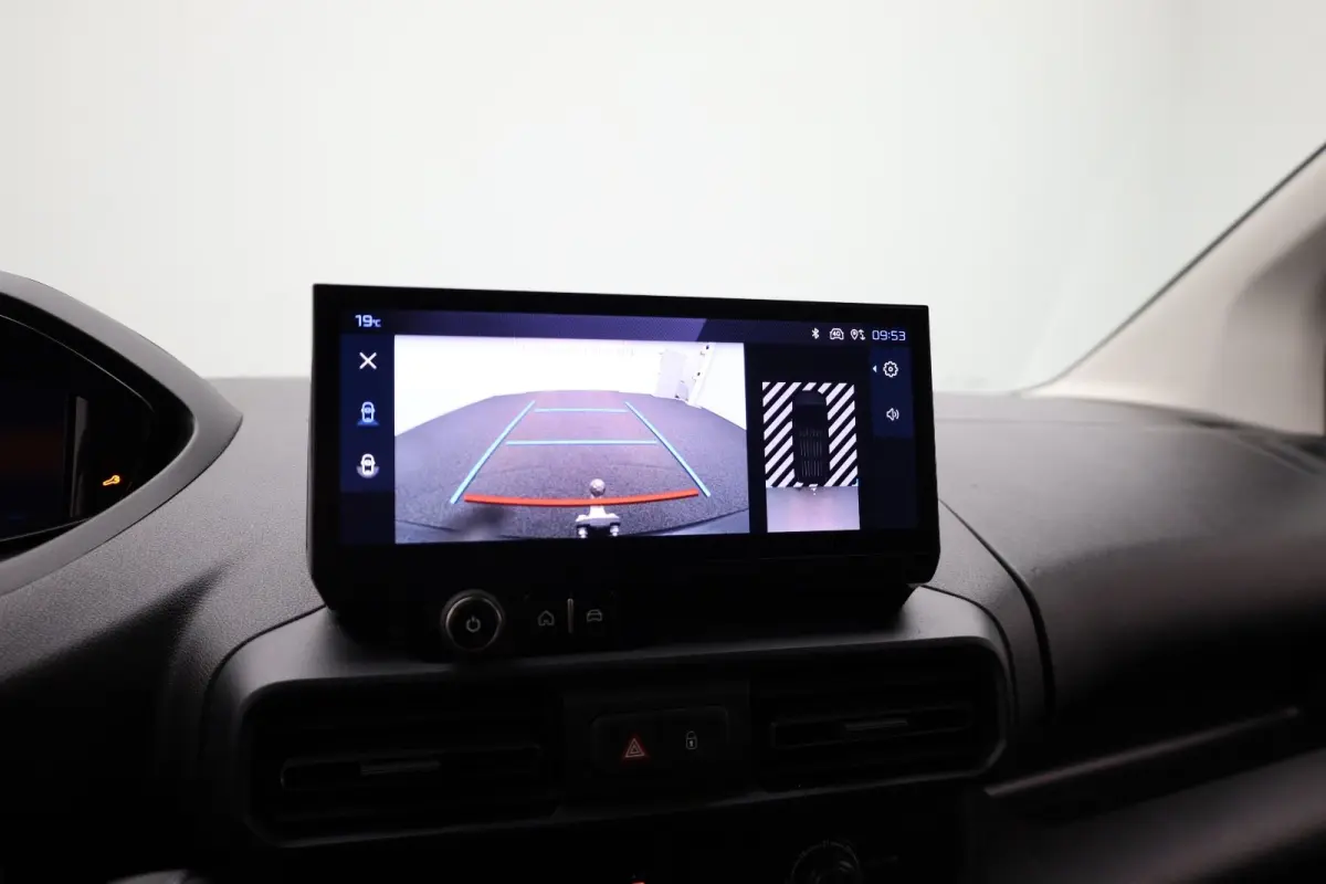1.5 BlueHDi 100 S&S L1 Trekhaak | Houten Laadvloer | Camera | Navigatie | Carplay | Cruise | Airco | All-Season | Achteruit rijcamera | Airco | Apple Carplay/Android Auto|telefoonintegratie 