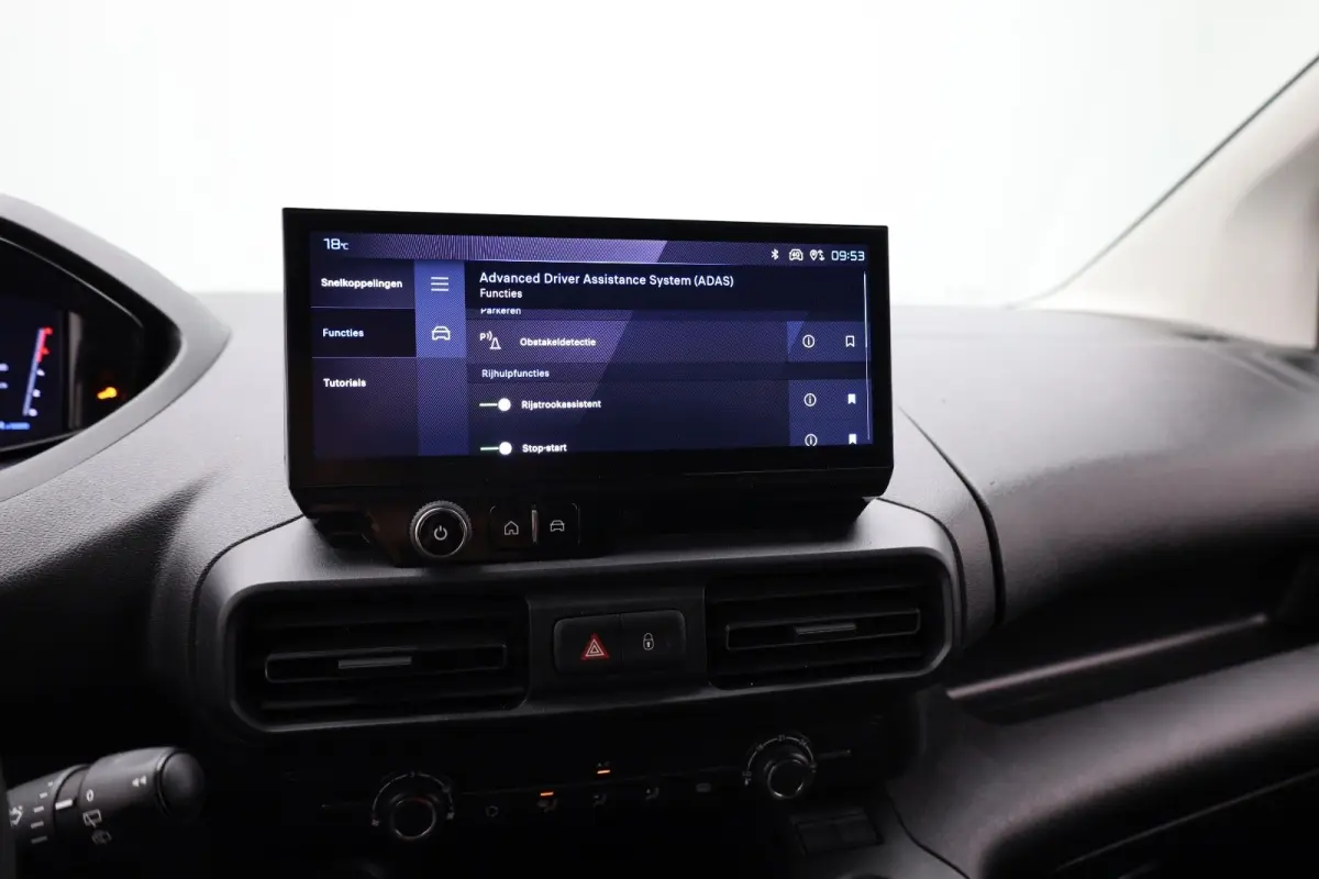 1.5 BlueHDi 100 S&S L1 Trekhaak | Houten Laadvloer | Camera | Navigatie | Carplay | Cruise | Airco | All-Season | Achteruit rijcamera | Airco | Apple Carplay/Android Auto|telefoonintegratie 