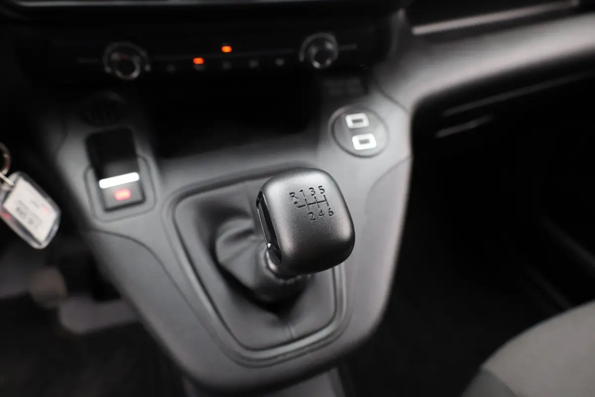 1.5 BlueHDi 100 S&S L1 Trekhaak | Houten Laadvloer | Camera | Navigatie | Carplay | Cruise | Airco | All-Season | Achteruit rijcamera | Airco | Apple Carplay/Android Auto|telefoonintegratie 