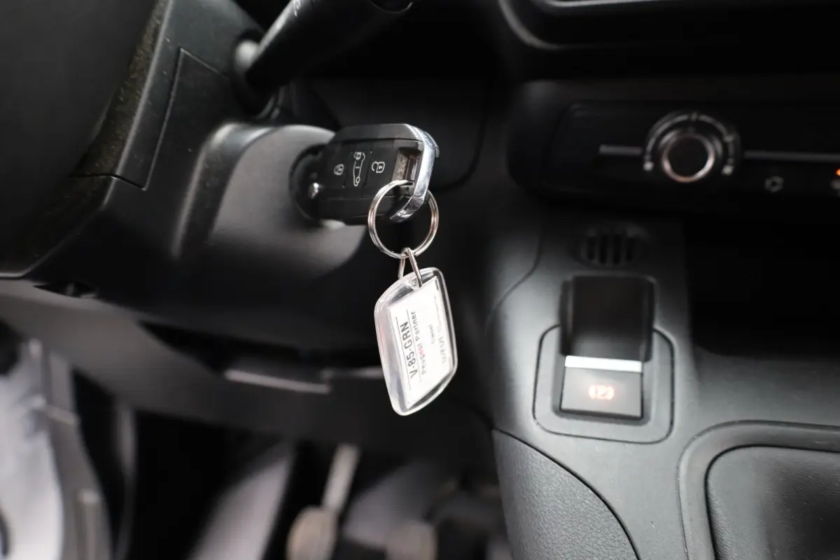 1.5 BlueHDi 100 S&S L1 Trekhaak | Houten Laadvloer | Camera | Navigatie | Carplay | Cruise | Airco | All-Season | Achteruit rijcamera | Airco | Apple Carplay/Android Auto|telefoonintegratie 