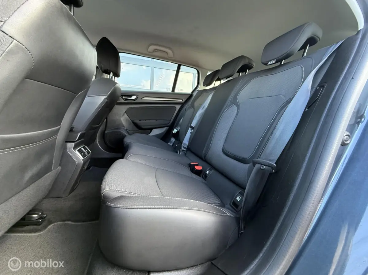 Estate 1.6 Plug-In Hybrid 160 E-Tech 17"