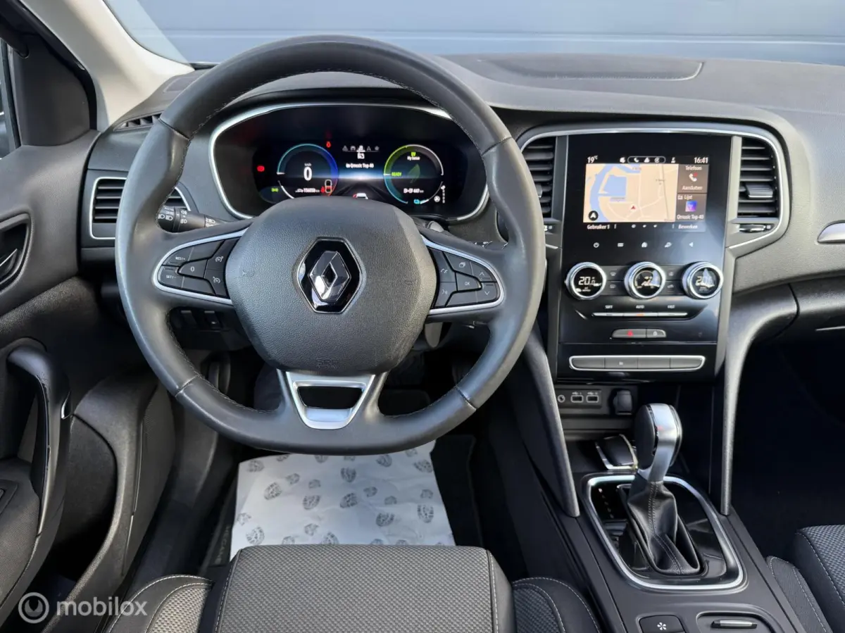 Estate 1.6 Plug-In Hybrid 160 E-Tech 17"
