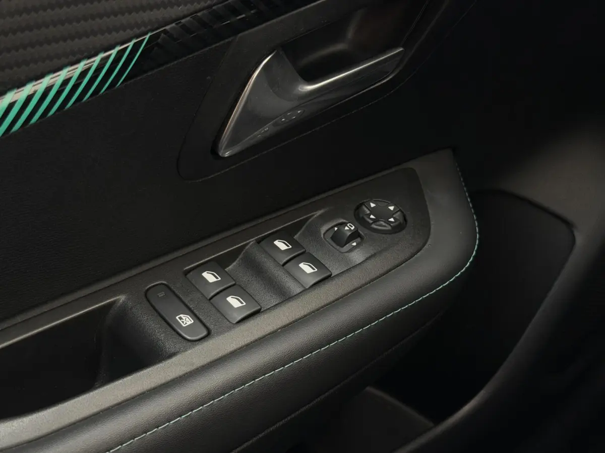 1.2 Allure | CarPlay | 100 pk | Clima | Camera