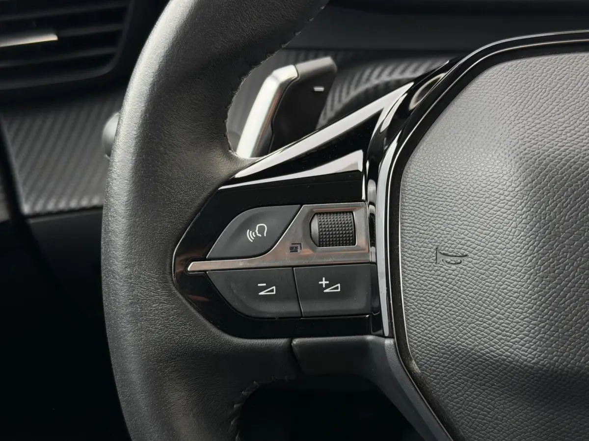1.2 Allure | CarPlay | 100 pk | Clima | Camera