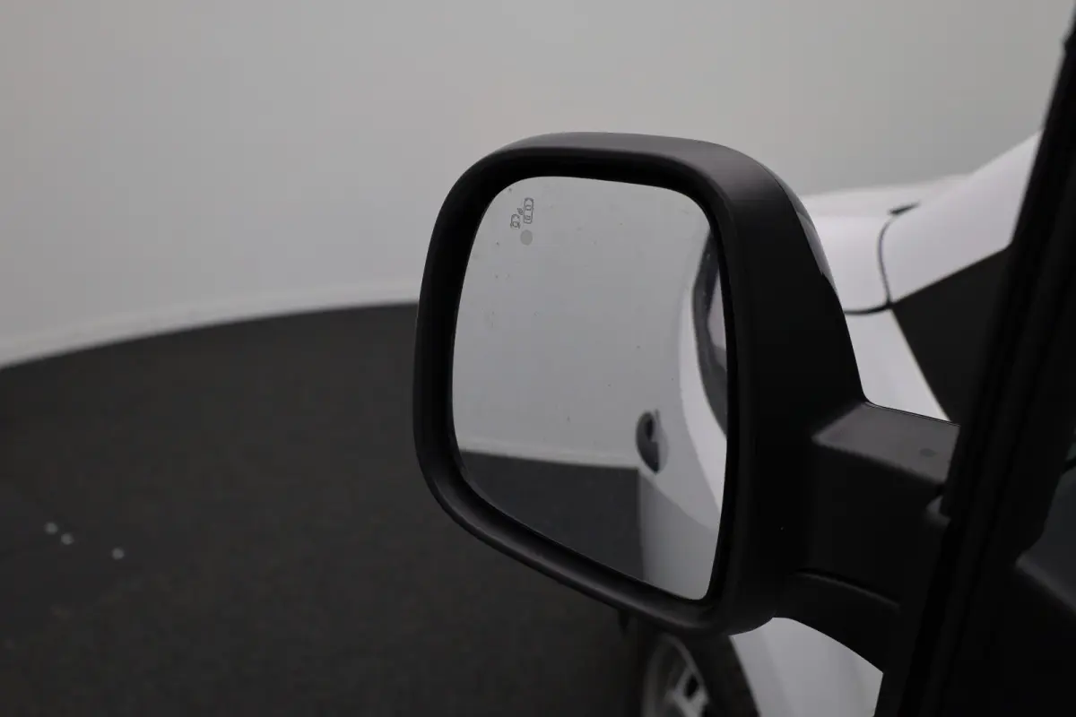 1.5 BlueHDi 100 S&S L1 Trekhaak | Houten Laadvloer | Camera | Navigatie | Carplay | Cruise | Airco | All-Season | Achteruitrij camera | Airco | Apple Carplay/Android Auto|telefoonintegratie 