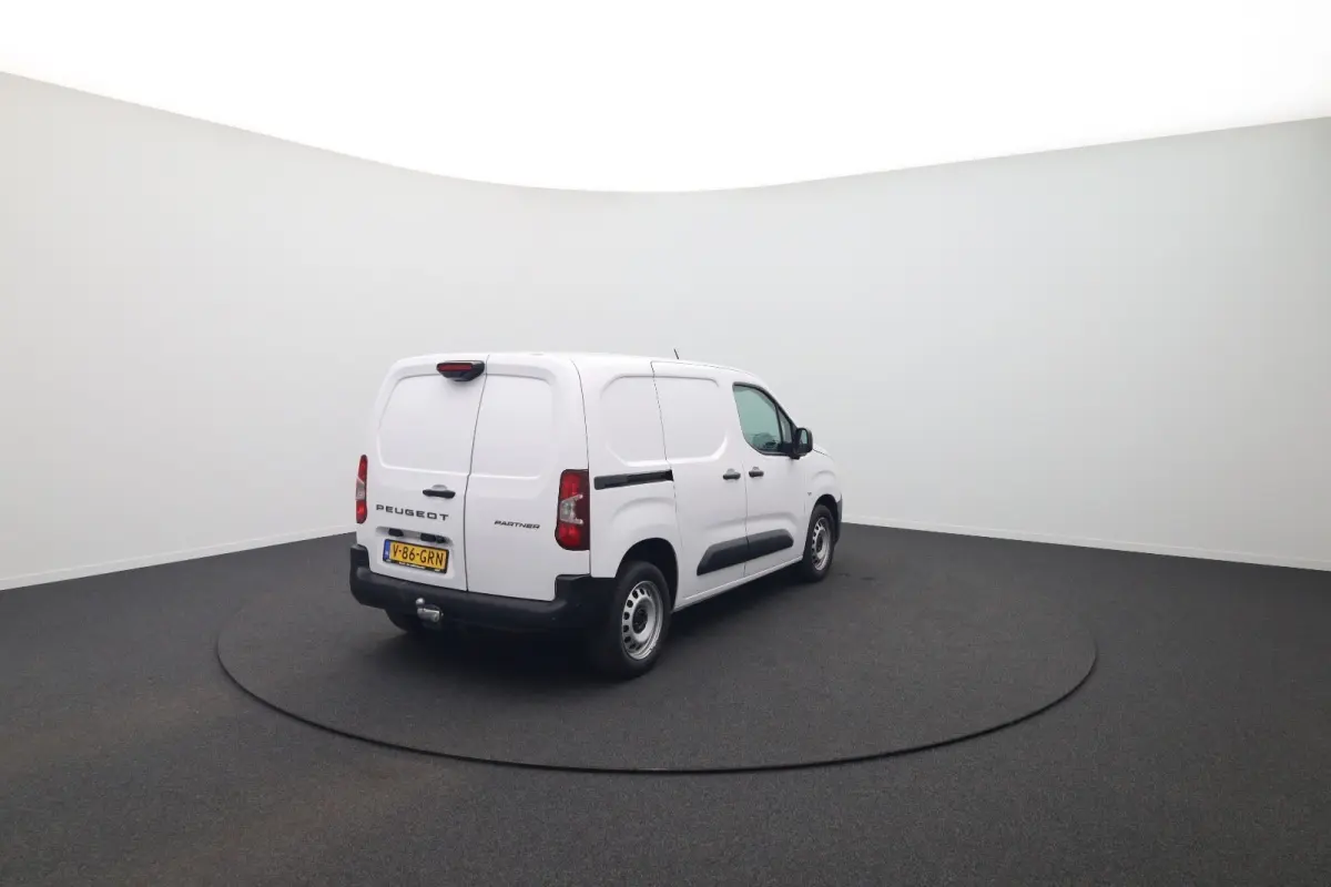 1.5 BlueHDi 100 S&S L1 Trekhaak | Houten Laadvloer | Camera | Navigatie | Carplay | Cruise | Airco | All-Season | Achteruitrij camera | Airco | Apple Carplay/Android Auto|telefoonintegratie 