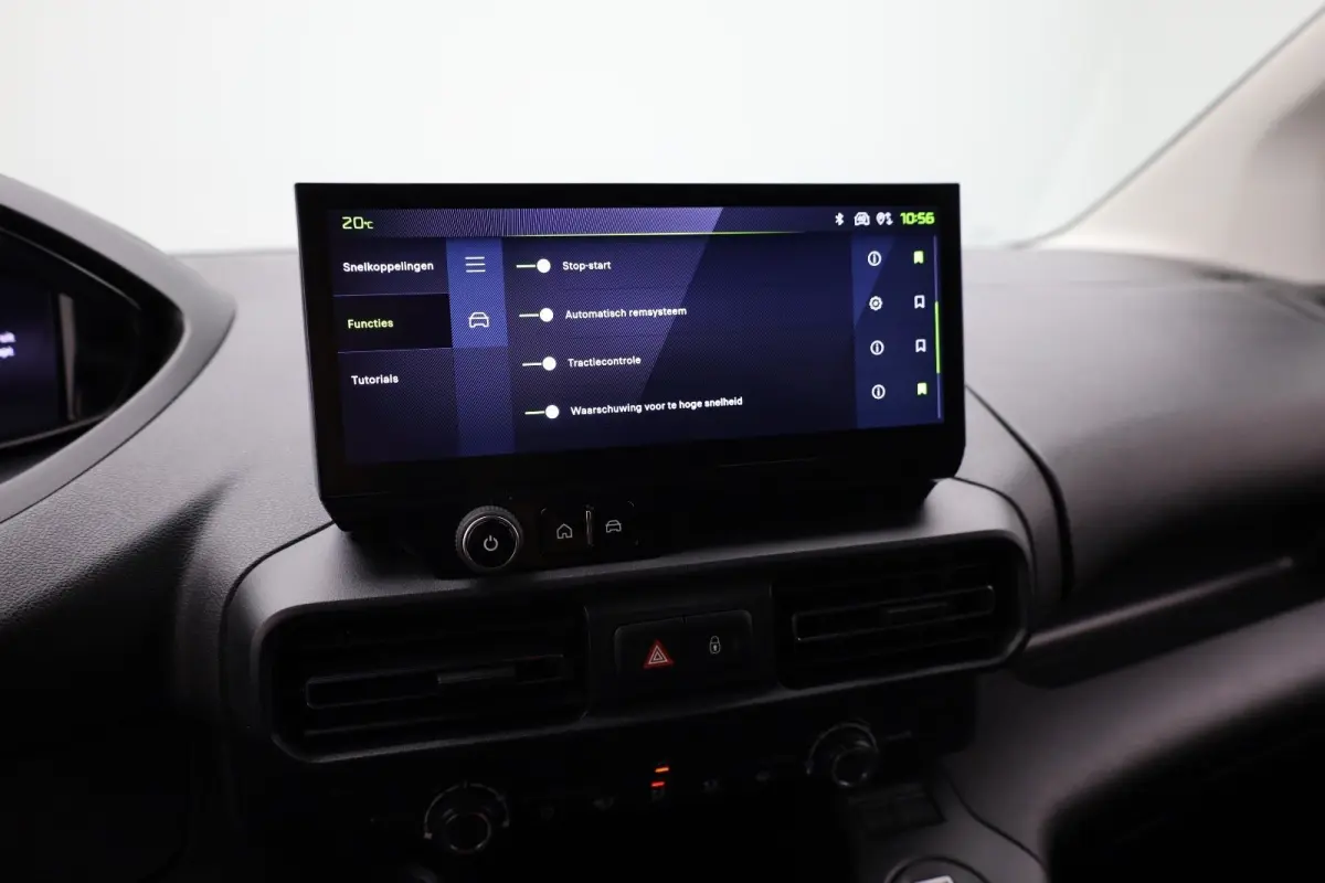 1.5 BlueHDi 100 S&S L1 Trekhaak | Houten Laadvloer | Camera | Navigatie | Carplay | Cruise | Airco | All-Season | Achteruitrij camera | Airco | Apple Carplay/Android Auto|telefoonintegratie 