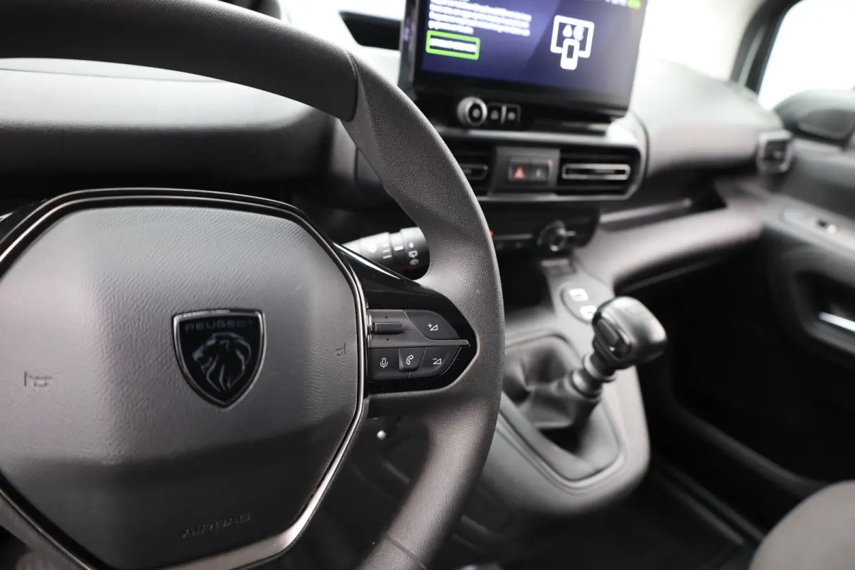 1.5 BlueHDi 100 S&S L1 Trekhaak | Houten Laadvloer | Camera | Navigatie | Carplay | Cruise | Airco | All-Season | Achteruitrij camera | Airco | Apple Carplay/Android Auto|telefoonintegratie 