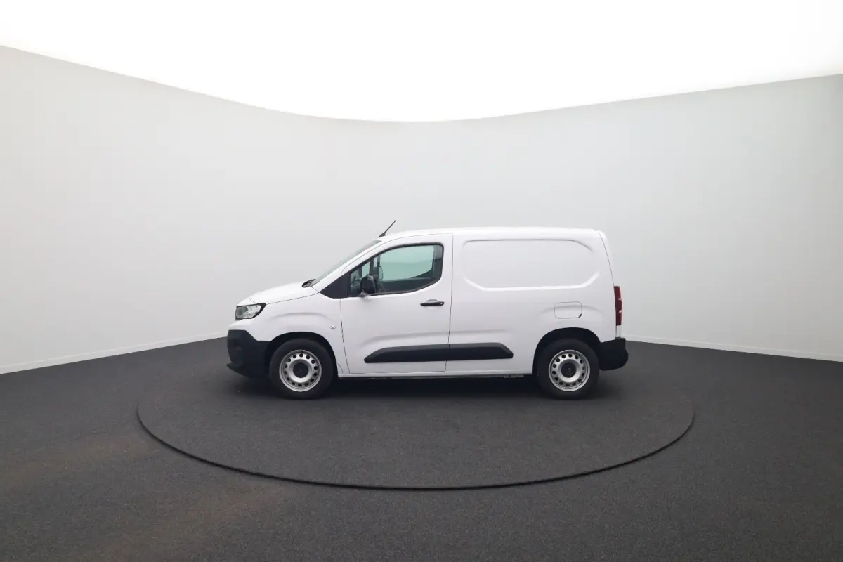 1.5 BlueHDi 100 S&S L1 Trekhaak | Houten Laadvloer | Camera | Navigatie | Carplay | Cruise | Airco | All-Season | Achteruitrij camera | Airco | Apple Carplay/Android Auto|telefoonintegratie 