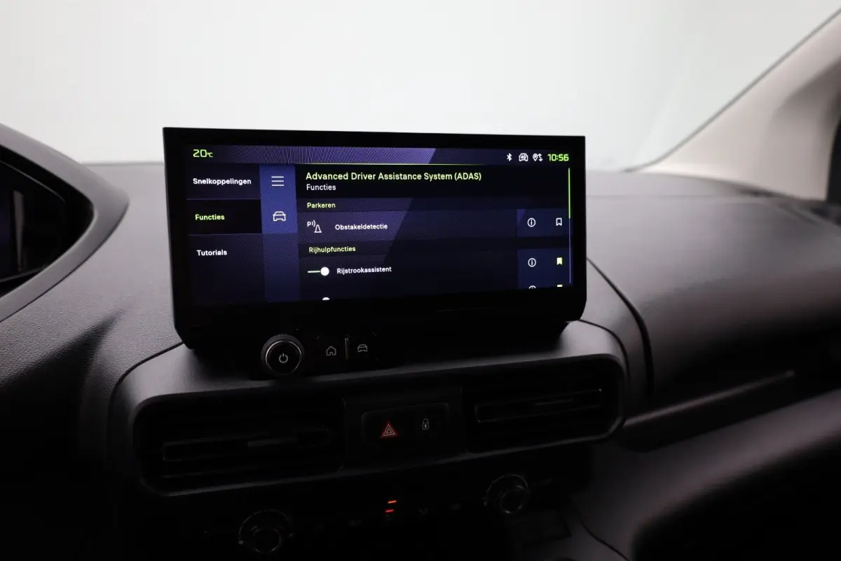 1.5 BlueHDi 100 S&S L1 Trekhaak | Houten Laadvloer | Camera | Navigatie | Carplay | Cruise | Airco | All-Season | Achteruitrij camera | Airco | Apple Carplay/Android Auto|telefoonintegratie 