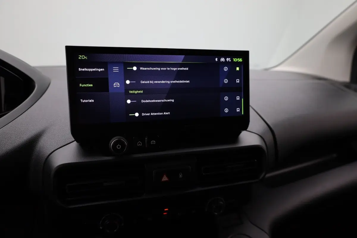 1.5 BlueHDi 100 S&S L1 Trekhaak | Houten Laadvloer | Camera | Navigatie | Carplay | Cruise | Airco | All-Season | Achteruitrij camera | Airco | Apple Carplay/Android Auto|telefoonintegratie 